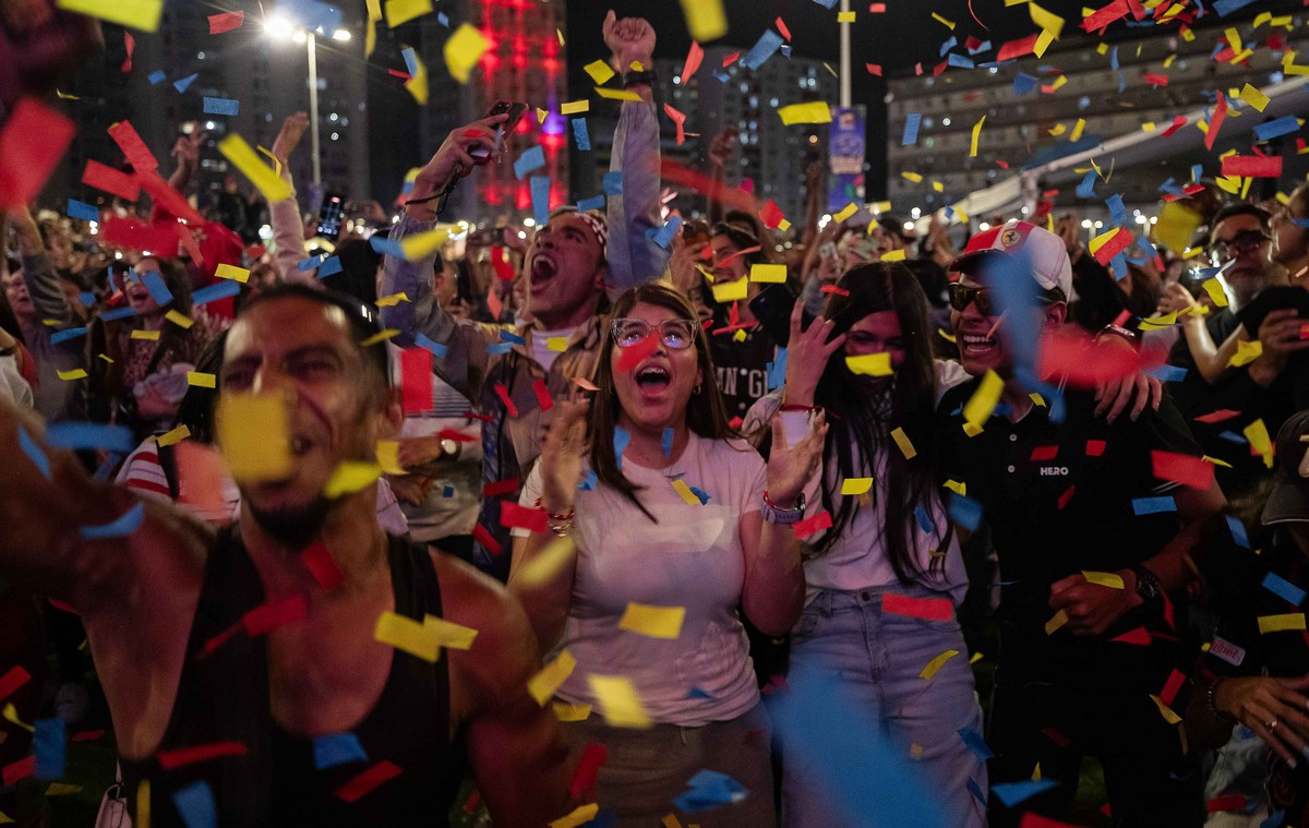epa12828980 People celebrate Venezuela's victory over the United States in the final of the 2026 World Baseball Classic in Caracas, Venezuela, 17 March 2026. EPA/Ronald Pena R