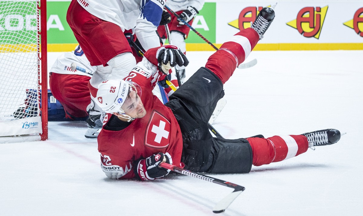 epa07589276 Switzerland's Nino Niederreiter in action during the IIHF World Championship group B ice hockey match between the Czech Republic and Switzerland at the Ondrej Nepela Arena in Bratisla ...