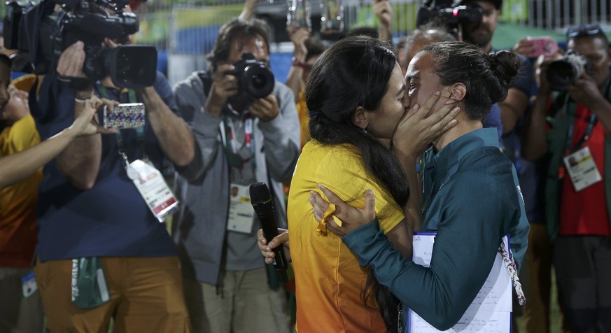 Pech im Spiel, Glück in der Liebe: Brasilianische Rugby-Spielerin erhält von Freundin Heiratsantrag