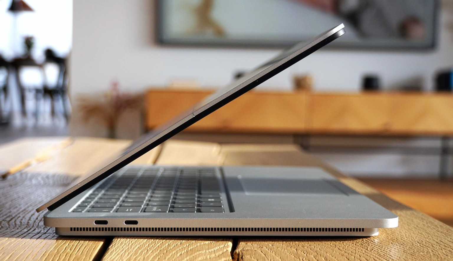 Sieht aus wie ein Laptop, kann aber weit mehr: Microsofts Surface Laptop Studio.