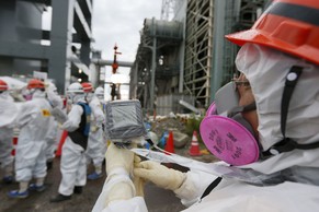 Arbeiter auf der Atomruine in Fukushima.