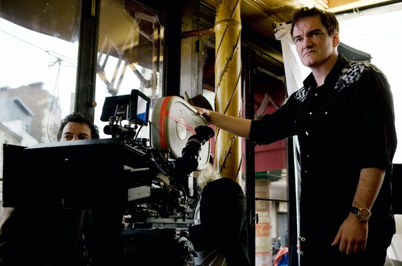 INGLOURIOUS BASTERDS, director Quentin Tarantino, on set, 2009. Ph: Francois Duhamel/ Weinstein Company/Courtesy Everett Collection Weinstein Company/Courtesy Everett Collection ACHTUNG AUFNAHMEDATUM  ...