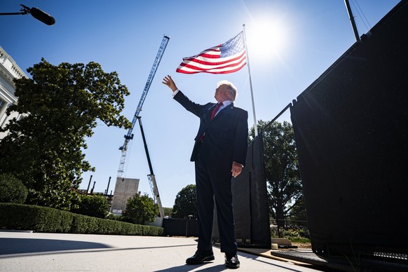 August 19, 2026, Washington, District Of Columbia, USA: WASHINGTON, DC - AUGUST 19: US President Donald Trump speaks to members of the media while touring the White House helipad construction on the S ...