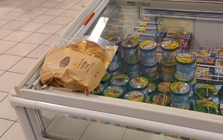 Erfundene Geschichten, aber echte Bilder: So landen Waren im Supermarkt am völlig falschen Ort.