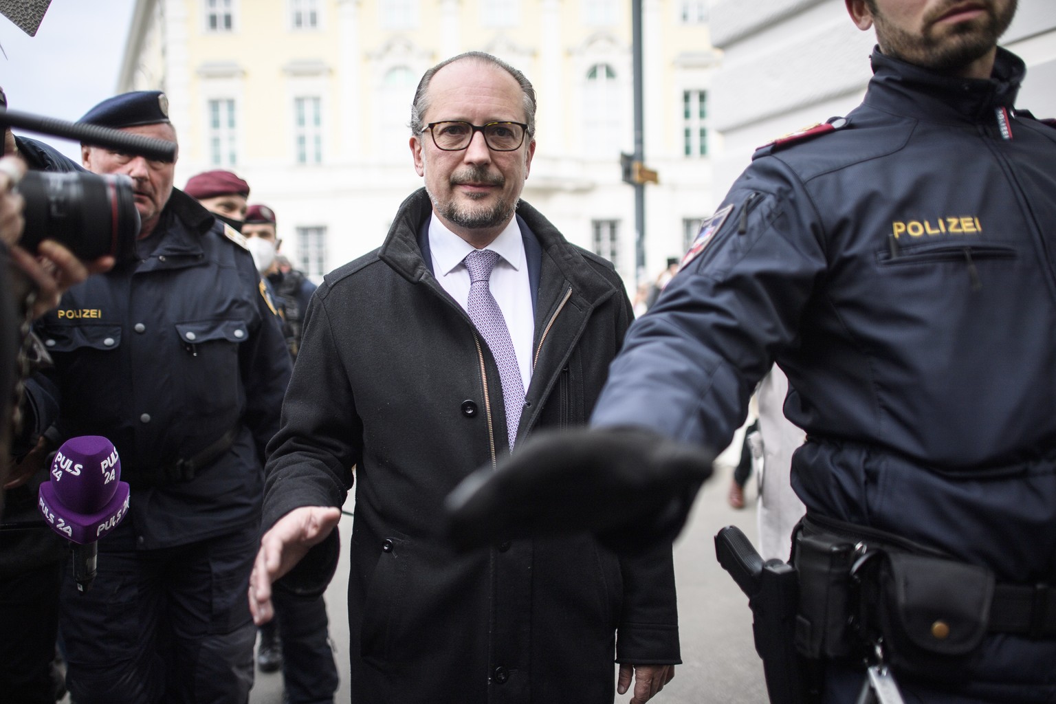 epa09516333 Alexander Schallenberg, Austrian Foreign Minister and designated successor of former Austrian Chancellor Sebastian Kurz, arrives for a meeting with the Austrian President at the Presidenti ...