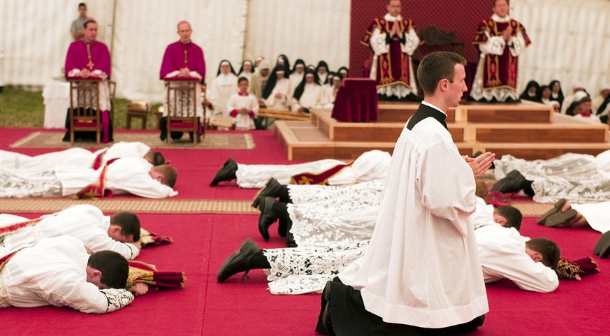 Gottesdienst bei den Piusbrüdern.