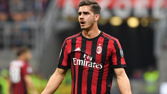 epa06671337 AC Milan's forward Lucas Andre Silva reacts during the Serie A soccer match between AC Milan and Napoli at the Giuseppe Meazza stadium in Milan, Italy, 15 April 2018. EPA/DANIEL DAL ZENNAR ...