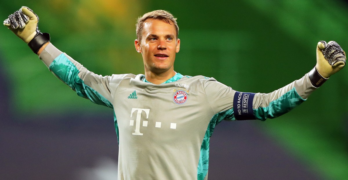 epa08613537 Bayern Munich's goalkeeper Manuel Neuer celebrates his team's 3-0 lead during the UEFA Champions League semi final soccer match between Olympique Lyon and Bayern Munich in Lisbon ...