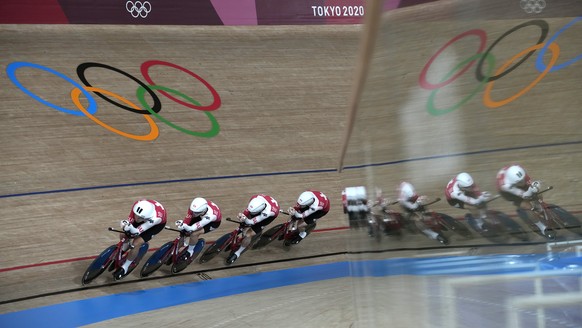 Team Switzerland competes during the track cycling men&#039;s team pursuit at the 2020 Summer Olympics, Monday, Aug. 2, 2021, in Izu, Japan. (AP Photo/Christophe Ena)