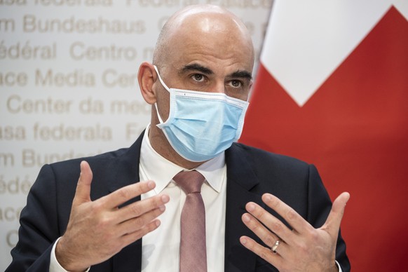 Bundesrat Alain Berset spricht an einer Medienkonferenz zu Covid 19 Massnahmen, am Mittwoch, 27. Januar 2021, in Bern. (KEYSTONE/Peter Schneider)