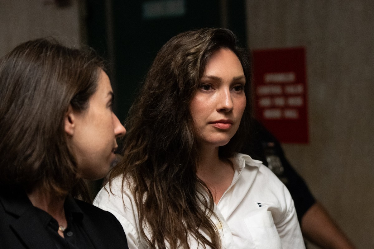 epa11468440 Harvey Weinstein accuser Jessica Mann (R) leaves after attending his hearing at New York criminal court in New York, New York, USA, 09 July 2024. Former Hollywood producer Harvey Weinstein ...