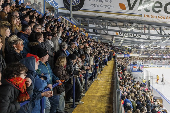 Les supporters du HCC lors de la finale de National Cup Men 2025/2026 de hockey sur glace entre le HC La Chaux-de-Fonds, HCC, et le HC Sierre, HCS, ce dimanche, 1 fevrier 2026 a la patinoire des Melez ...
