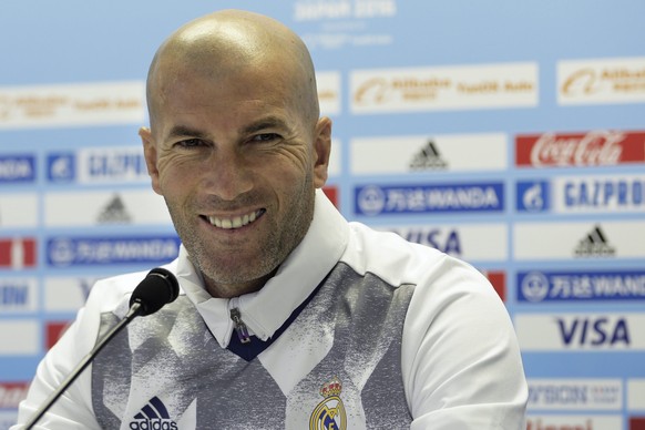 epa05674808 Real Madrid&#039;s French head coach Zinedine Zidane attends an official press conference ahead of their semifinal match in the FIFA Club World Cup 2016 at Yokohama International Stadium i ...