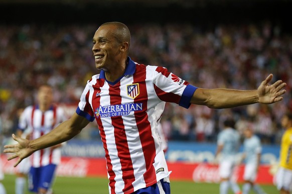 Atletico Madrid&#039;s Miranda celebrates his goal against Eibar during their Spanish first division soccer match at Vicente Calderon stadium in Madrid August 30, 2014. REUTERS/Andrea Comas (SPAIN - T ...