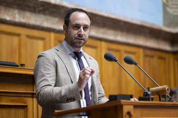 Nationalrat Christian Wasserfallen, FDP-BE, spricht bei der Debatte &quot;20.037 EU-Migrations- und -Asylpakt&quot;, waehrend der Sommersession der Eidgenoessischen Raete, am Donnerstag, 19. Juni 2025 ...