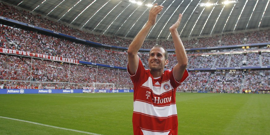 Munich's Mehmet Scholl applauds during his lap of honor during a friendly soccer match between FC Bayern Munich and FC Barcelona in the Allianz Arena in Munich, southern Germany, on Wednesday, Au ...