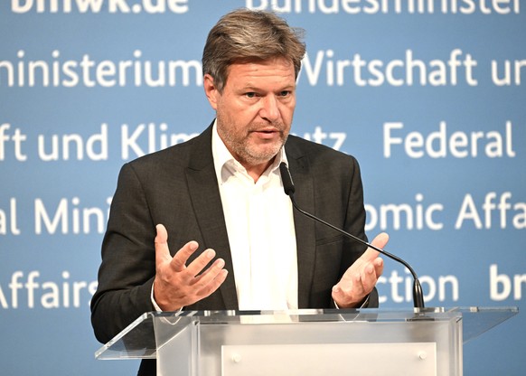 epa10152490 German Minister of Economy and Climate Protection Robert Habeck attends a press conference on the Green Hydrogen Parallel Landing, in Berlin, Germany, 01 September 2022. EPA/FILIP SINGER