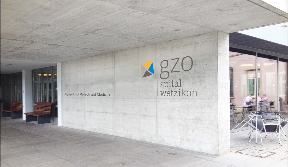 Spital Wetzikon führt die 38-Stunden-Woche ein: Die zwei Mitarbeiterinnen und die Führung des Spital Wetzikon sind zufrieden.