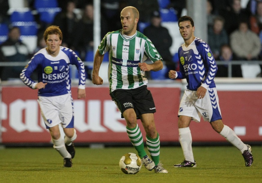 Bildnummer: 06727873 Datum: 21.10.2010 Copyright: imago/VI Images
(L-R) Julius Wille,Arne Slot,Soufiane Laghmouchi - AGOVV Apeldoorn vs. FC Zwolle, First Division 2010/2011 xVIxPedroxSluiterxIVx PUBL ...