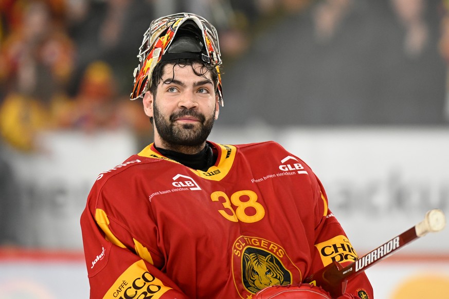 Tigers Goalie Stephane Charlin, im sechsten Eishockey Playoff Viertelfinalspiel der National League, zwischen den SCL Tigers und dem Lausanne HC, am Sonnatg 23. Maerz 2025, in der Emmental Versicherun ...