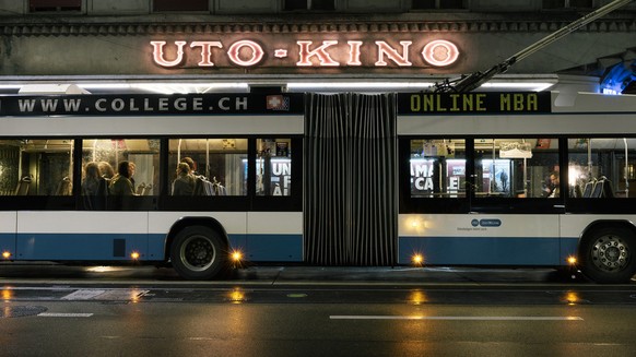 A bus pictured in front of the entrance to the cinema Arthouse Uto, in Zurich, Switzerland, on the night of June 17, 2016. (KEYSTONE/Christian Beutler)