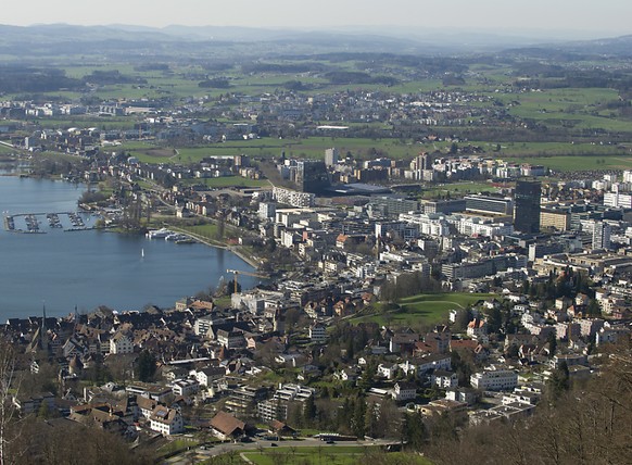 Der Kanton Zug hat den ersten Platz als attraktivster Firmenstandort dank einer Gewinnsteuersenkung zur