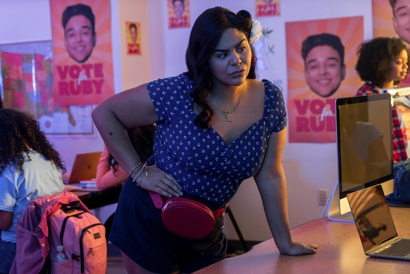 ON MY BLOCK (L to R) JESSICA MARIE GARCIA as JASMINE in episode 401 of ON MY BLOCK Cr. KEVIN ESTRADA/NETFLIX © 2021