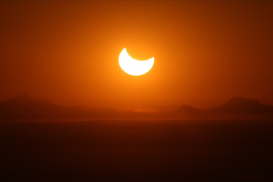 epa08090557 A partial solar eclipse as seen from the 124th floor of the Burj Khalifa, the world&#039;s tallest building, in Dubai, United Arab Emirates, 26 December 2019. During the celestial annular  ...