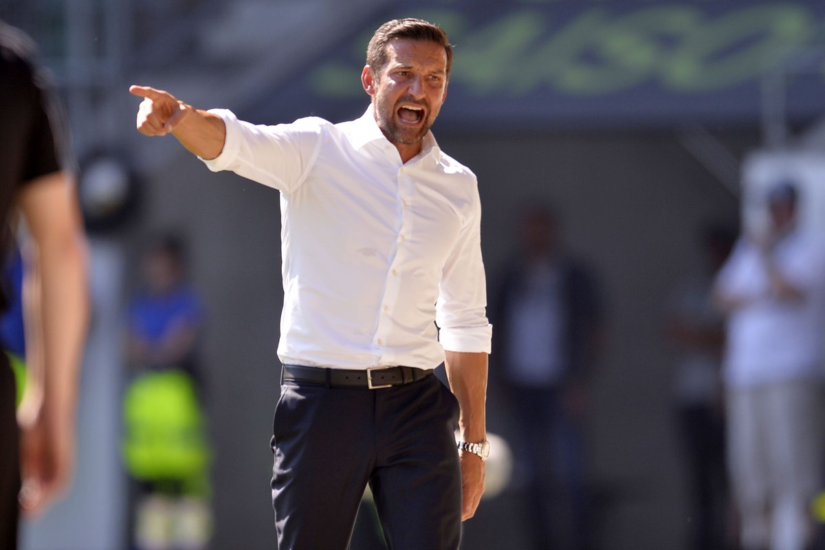 St.Gallen Trainer Josef Zinnbauer
im Fussball Meisterschaftsspiel der Super League zwischen dem FC St.Gallen und dem FC Luzern, im Stadion Kybunpark in St.Gallen, am Sonntag, 28. August 2016.
(KEYST ...