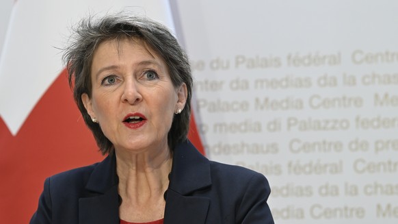 Bundespraesidentin Simonetta Sommaruga spricht waehrend einer Medienkonferenz des Bundesrates zur aktuellen Lage im Zusammenhang mit dem Coronavirus, am Freitag, 11. Dezember 2020, im Medienzentrum Bu ...