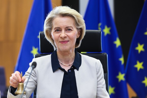 epaselect epa12996828 European Commission President Ursula von der Leyen opens the weekly meeting of the European College of Commissioners in Brussels, Belgium, 27 May 2026. EPA/OLIVIER HOSLET