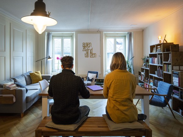 SPERRFRIST BIS HEUTE UM 14:30 +++ ARCHIVBILD ZUR AUFHEBUNG DER HOMEOFFICE-PFLICHT AB DONNERSTAG, AM MITTWOCH, 2. FEBRUAR 2022 - Svenja Schneider, rechts, und Michael Baumgartner bei Arbeiten im Home O ...