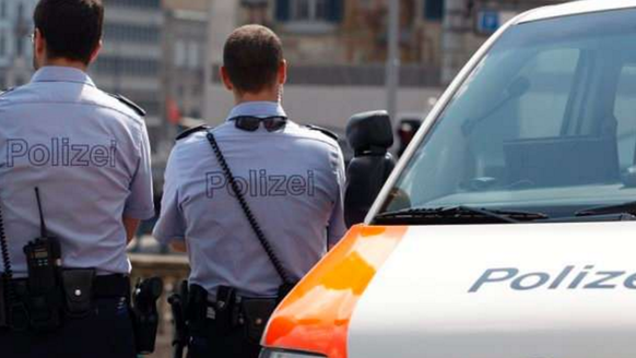 Zwei Polizisten wurden vom Zürcher Gericht erneut freigesprochen (Symbolbild).