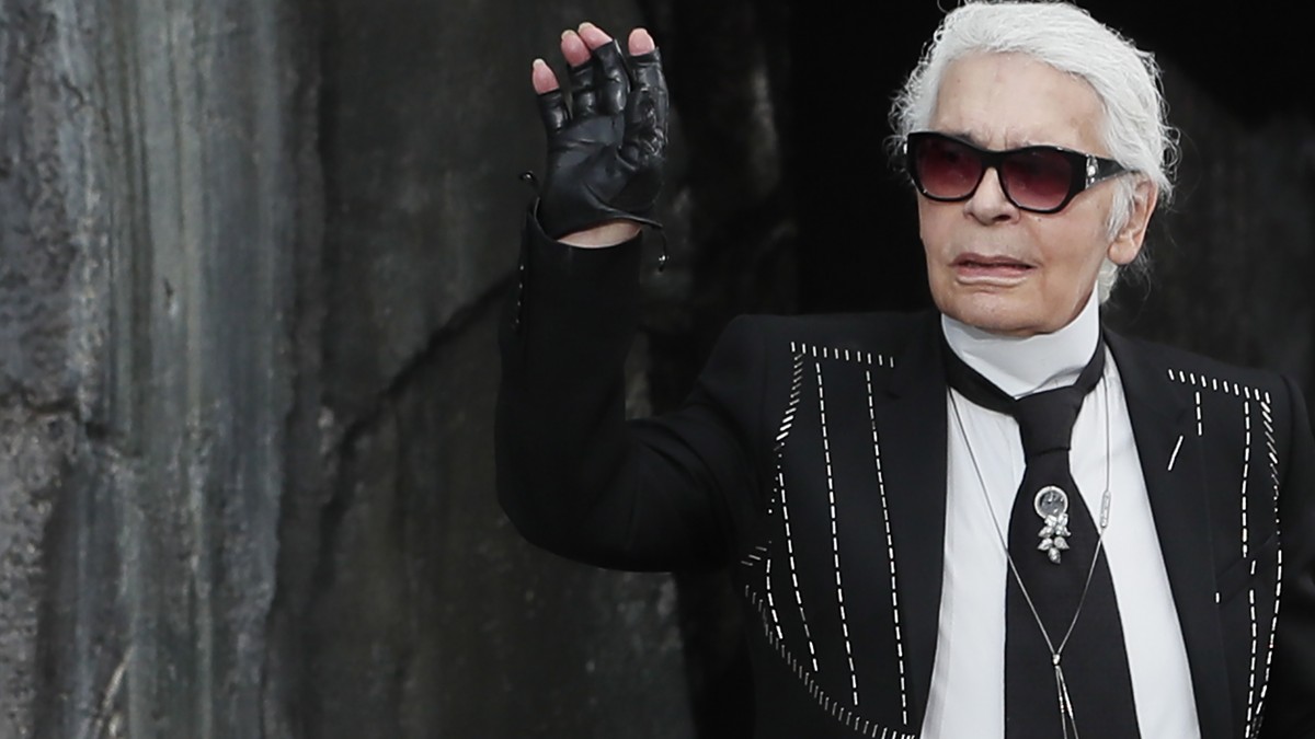 epa07380299 (FILE) - German designer Karl Lagerfeld appears on the catwalk after the presentation of his Spring/Summer 2018 Ready to Wear collection by German designer Karl Lagerfeld for Chanel fashio ...