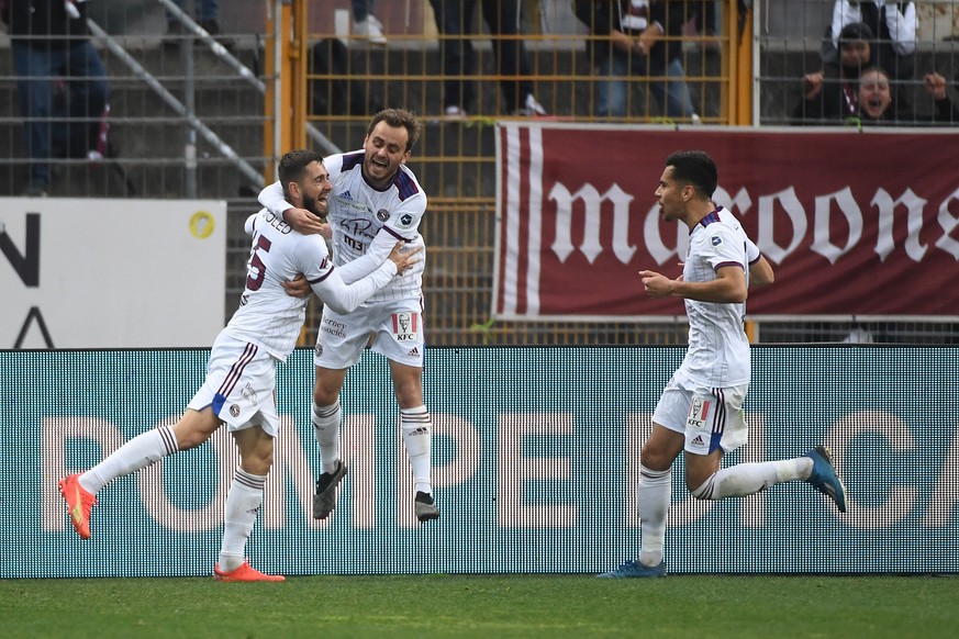 Geneva player Th�o Valls left, celebrate the 0 - 1 goal with team mate, during the Super League soccer match FC Lugano against SFC Servette, at the Cornaredo stadium in Lugano, Sunday, March 19, 2023. ...