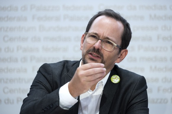 Balthasar Glaettli, Parteipraesident Gruene Schweiz, spricht waehrend der Medienkonferenz zur Lancierung der Klimafonds-Initiative der Gruenen und SP, am Dienstag, 6. September 2022, in Bern. (KEYSTON ...