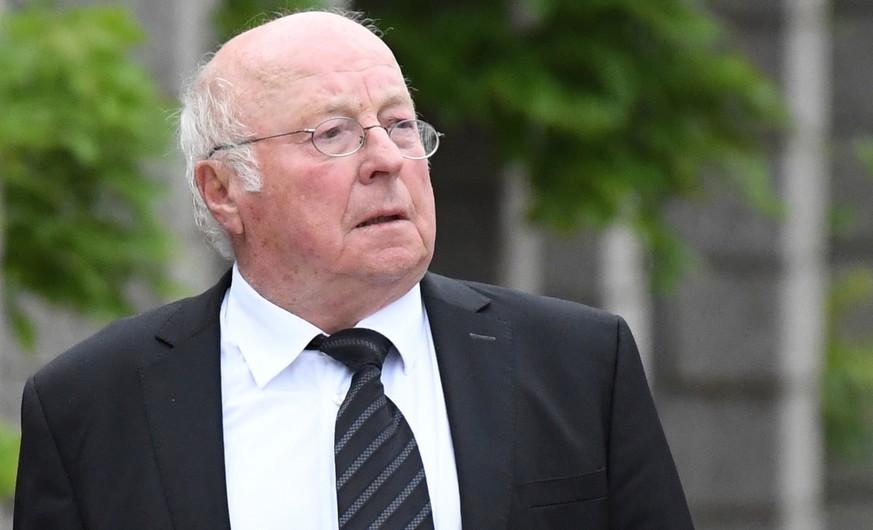 epa08381153 (FILE) - Former German labour miniszer Norbert Bluem arrives for the funeral service of late former chancellor Helmut Kohl at the cathedral in Speyer, Germany on 01 July 2017 (reissued 24  ...