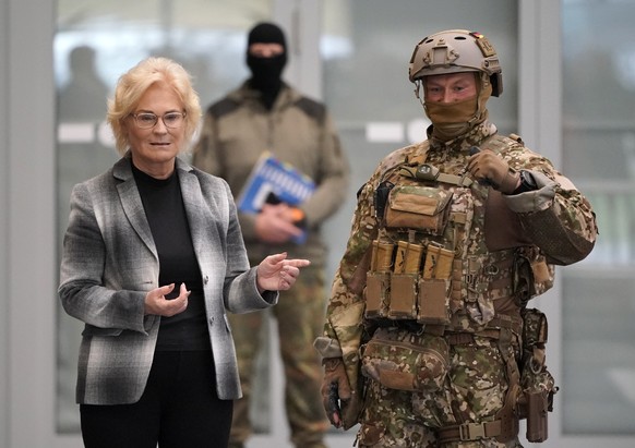 epa10262495 German Minister of Defense Christine Lambrecht (L) presides over a military drill during her visit at the German Special Forces Command (KSK) in Calw, Germany, 24 October 2022. Lambrecht a ...