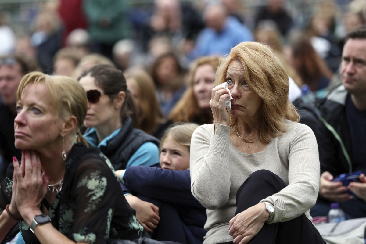 Mourners listen to the funeral of Britain's Queen Elizabeth II, Monday, Sept. 19, 2022, in Windsor, England. (Lee Smith/Pool Photo via AP)