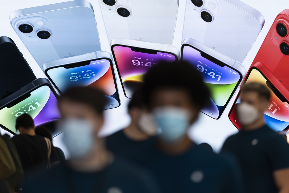 A large screen shows iPhone 14 smartphones at an Apple Store at The Grove in Los Angeles, Friday, Sept. 16, 2022. Apple's iPhone 14 lineup and Apple Watch Series 8 are available to purchase in-st ...