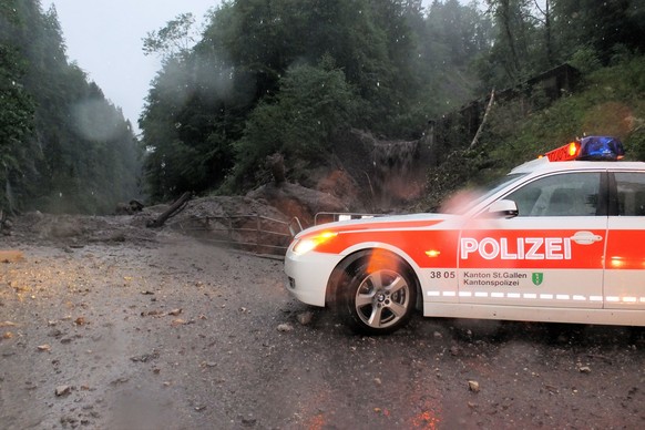 Die St. Galler Polizei im Weisstannental.