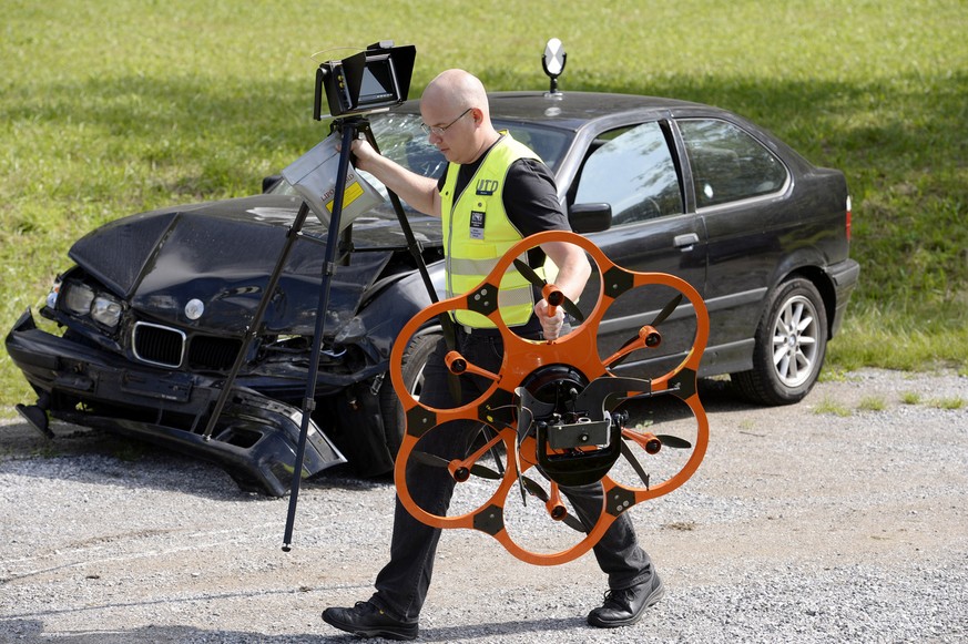 Der neue Multikopter der Stadtpolizei Zuerich in Zusammenarbeit mit der Dienstabteilung Geomatik und Vermessung GeoZ wird praesentiert, anlaesslich einer Medienorientierung am Dienstag, 2. September 2 ...