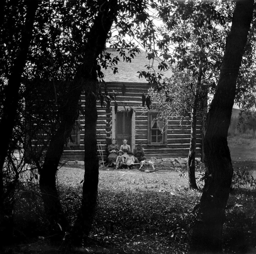 Family 1906
Lora Webb Nichols Photography Archive http://www.lorawebbnichols.org/