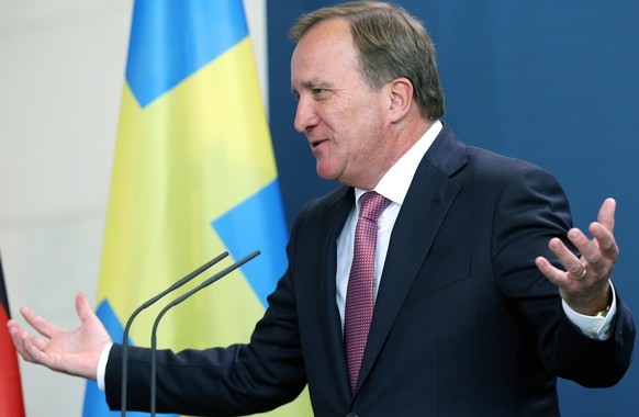 epa08643823 Swedish Prime Minister Stefan Loefven and German Chancellor Angela Merkel (not pictured) give a joint press conference following their meeting in Berlin, Germany, 03 September 2020. EPA/Mi ...