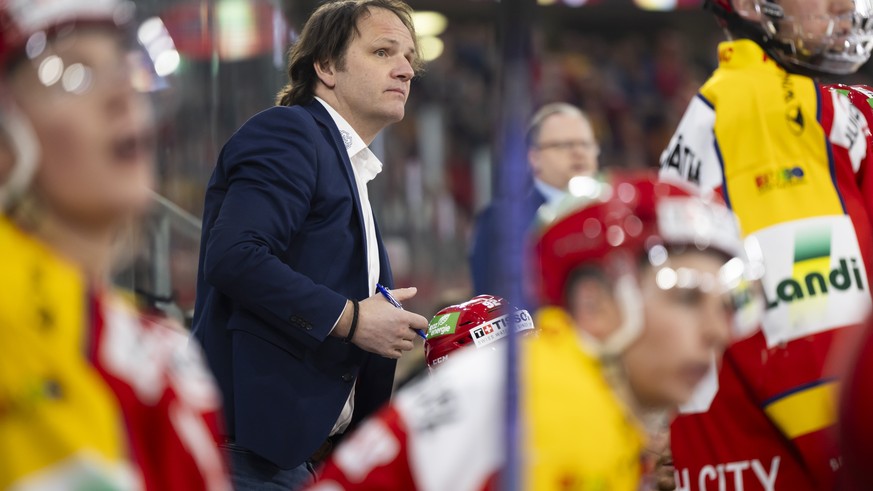Biels Cheftrainer Martin Steinegger im Eishockey Meisterschaftsspiel der National League zwischen dem EHC Biel und HC Davos, am Donnerstag, 29. Februar 2024, in der Tissot Arena in Biel. (KEYSTONE/Pet ...