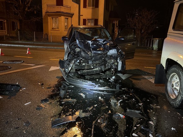 Am Montagabend, 22. Januar 2024, kurz vor 23.00 Uhr, ereignete sich auf der Muttenzerstrasse in Pratteln BL eine Kollision zwischen zwei Personenwagen. Zwei Personen mussten sich zur Kontrolle in ein  ...