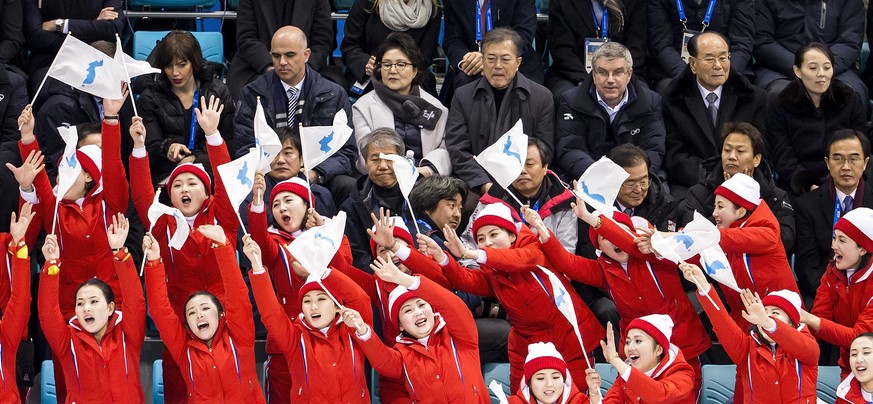 Muriel Berset, wife of Alain Berset, Federal President and Councillor Alain Berset, the first lady Kim Jung-sook, South Korean President Moon Jae-in (L), IOC president Thomas Bach (2L), Kim Young-nam  ...