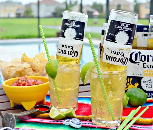 coronarita cocktail mexican car crash mexican bulldog cocktail trinken bier drinks alkohol tequila margarita http://katiescucina.com/coronarita/