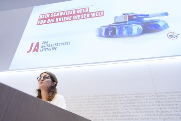 Julia Kueng, Co-Praesidentin Junge Gruene Schweiz, spricht an einer Medienkonferenz zur Lancierung der Kampagne JA zur Kriegsgeschaefte-Initiative, am Donnerstag, 1. Oktober 2020, im Medienzentrum Bun ...