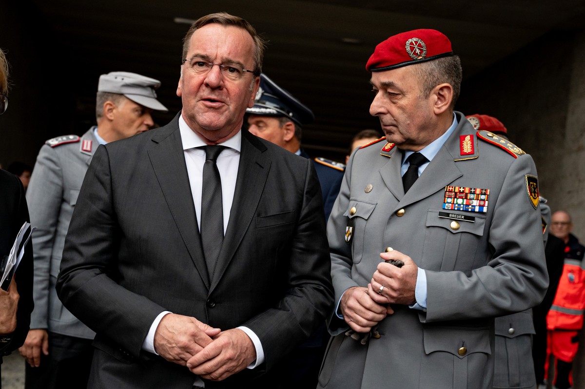 20.07.2023, Berlin: Boris Pistorius (SPD,l), Bundesminister der Verteidigung, und Carsten Breuer, Generalinspekteur der Bundeswehr, nehmen am Nationalen Gedenktag an den Widerstand gegen die nationals ...